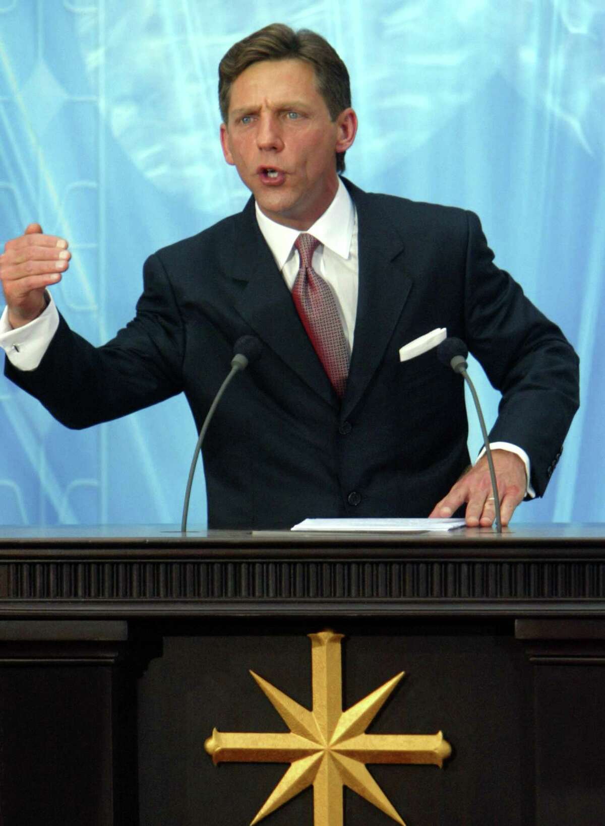 US Chairman of the Board Religious Technology Center David Miscavige speaks during the inauguration of the Church of Scientology in Madrid, 18 September 2004. AFP PHOTO/ Pierre-Philippe MARCOU