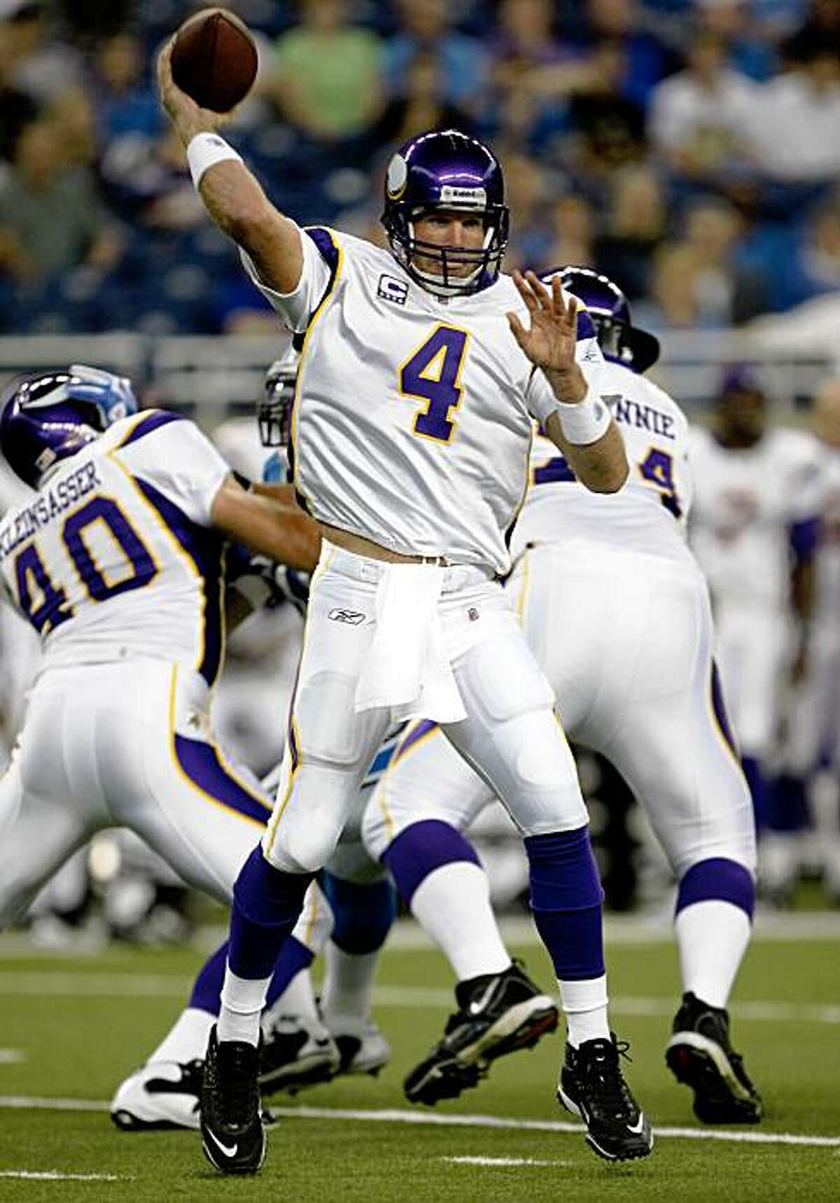 DETROIT - SEPTEMBER 20: Quarterback Brett Favre #4 of the Minnesota Vikings throws a pass against the Detroit Lions at Ford Field on September 20, 2009 in Detroit, Michigan. (Photo by Stephen Dunn/Getty Images)