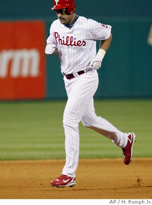 Aaron Rowand, Pat Burrell pace San Francisco Giants' 5-4 win over