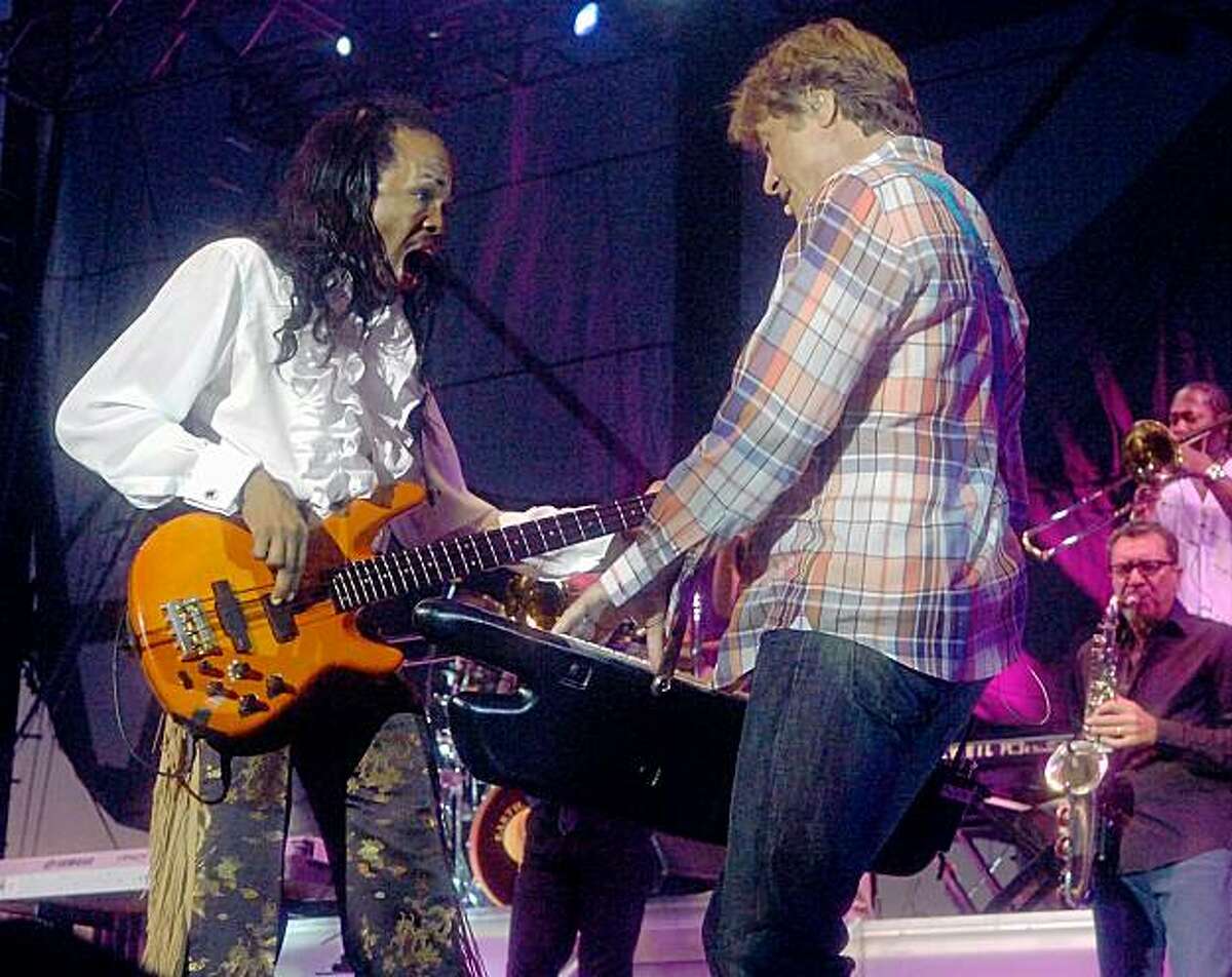 Verdine White, left, of the band, Earth Wind and Fire, and Robert Lamm of the band, Chicago, play together during concert featuring both bands In Allentown, Pa, Wednesday, September 2, 2009. (Ap Photo/ The Express-Times, Joe Gill)