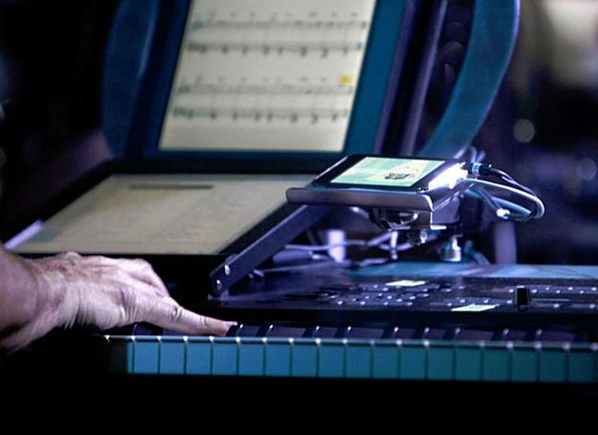 World-reowned keyboardist Jordan Rudess with Dream Theater plays the synthesizer on his iPhone using the iPhone as a legitmate musical instrument and tool using an app called Bebot. Aug 28, 2009