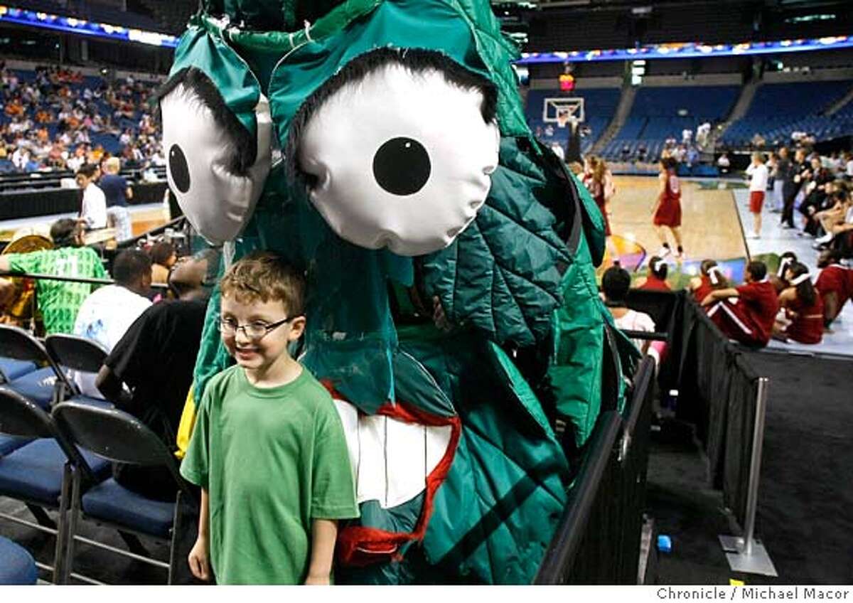 5 year old Andrew Eassa of Tampa, Florida, doesn't miss the chance to have his photo taken by his dad with the Tree, during the Cardinal practice at the St. Pete Times Forum on April 5, 2008. Photo by Michael Macor/ San Francisco Chronicle