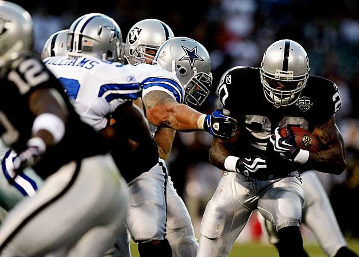 OAKLAND, CA - AUGUST 13: Darren McFadden #20 of the Oakland Raiders runs the ball against the Dallas Cowboys during the preseason game at Oakland-Alameda County Coliseum on August 13, 2009 in Oakland, California. (Photo by Jed Jacobsohn/Getty Images)