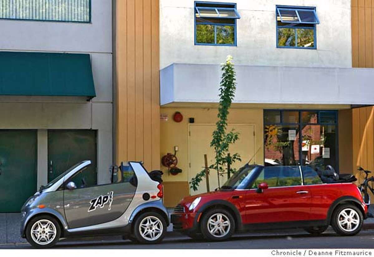###Live Caption:This Smart car, left, is parked next to a Mini Cooper in downtown Santa Rosa.###Caption History:smartcar_0289_df.jpg This Smart car, left, is known as a micro car. It is parked next to a Mini Cooper in downtown Santa Rosa. Chronicle Photo by Deanne Fitzmaurice###Notes:###Special Instructions:Mandatory credit for photographer and San Francisco Chronicle. No Sales/Magazines out.