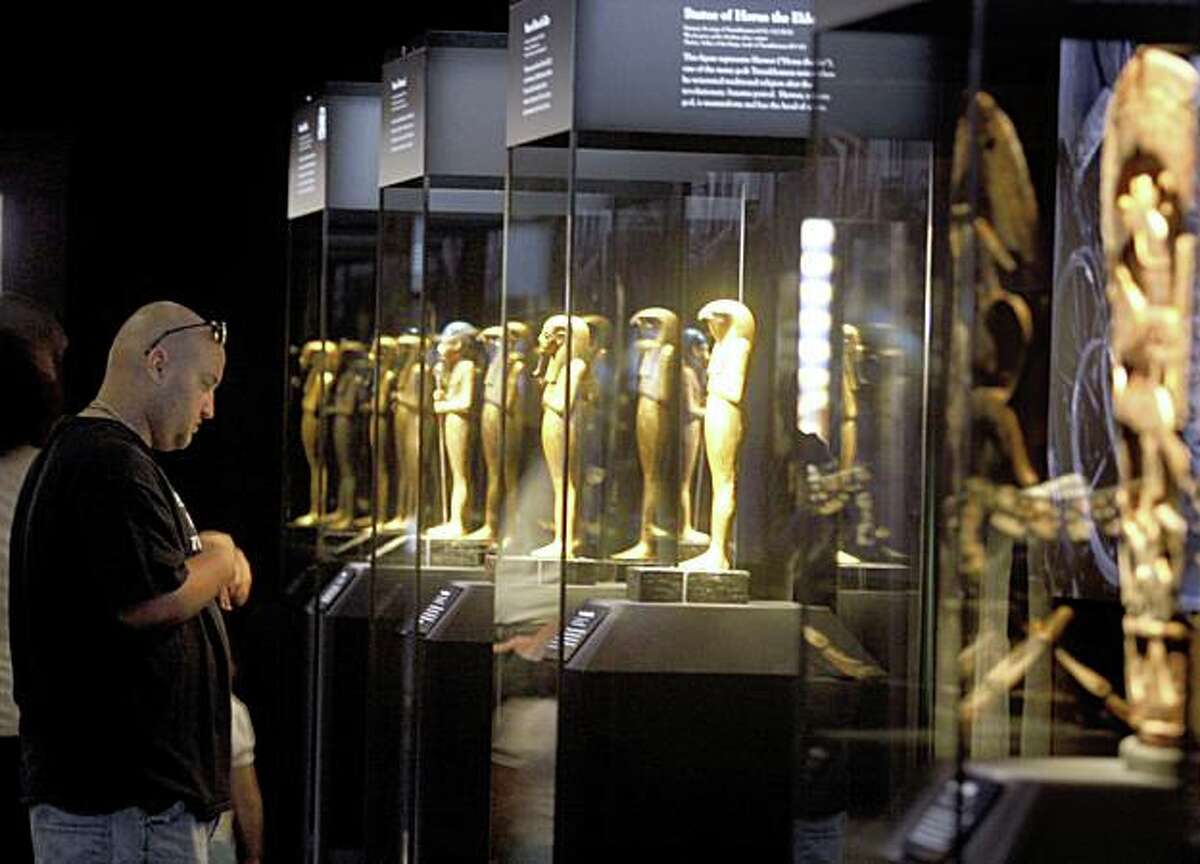 King Tut exhibit opens to the masses