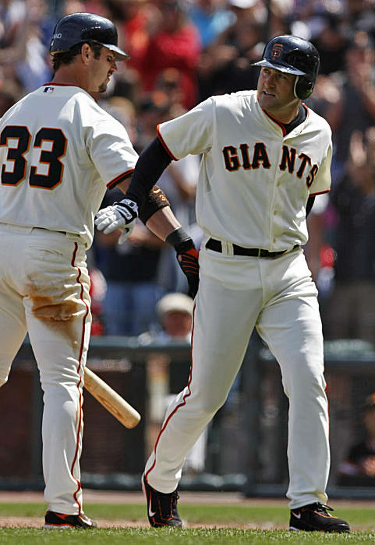 2009 Giants: Aaron Rowand hits home run, going back-to-back with