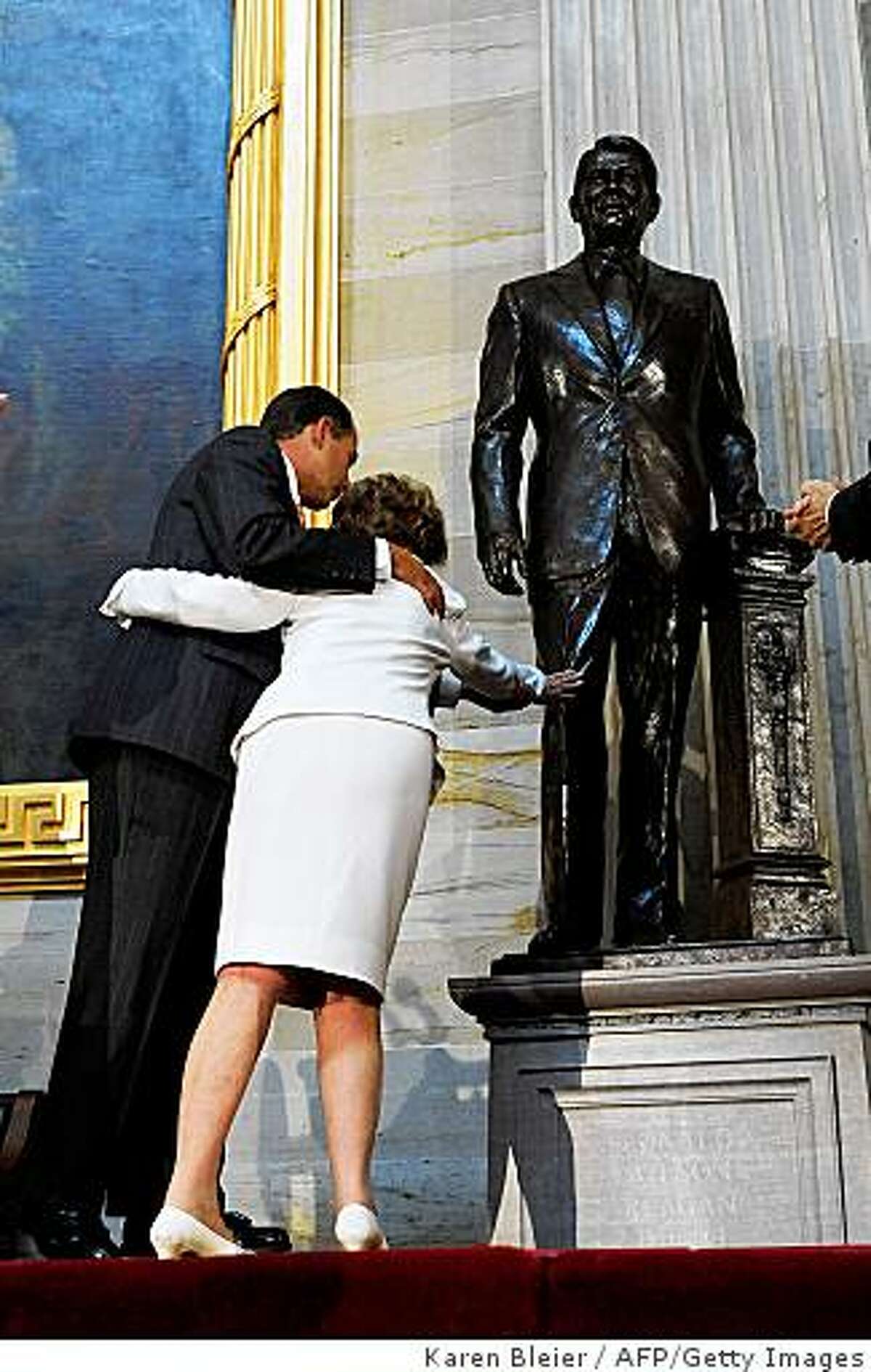 Pelosi, Nancy Reagan unveil Capitol statue 