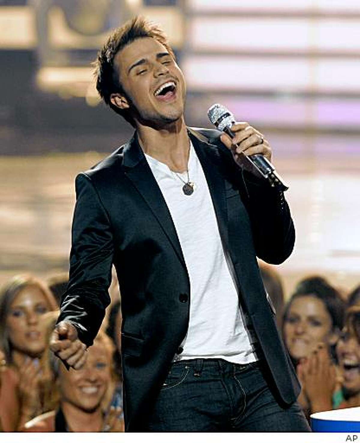 Kris Allen beats Adam Lambert, wins 