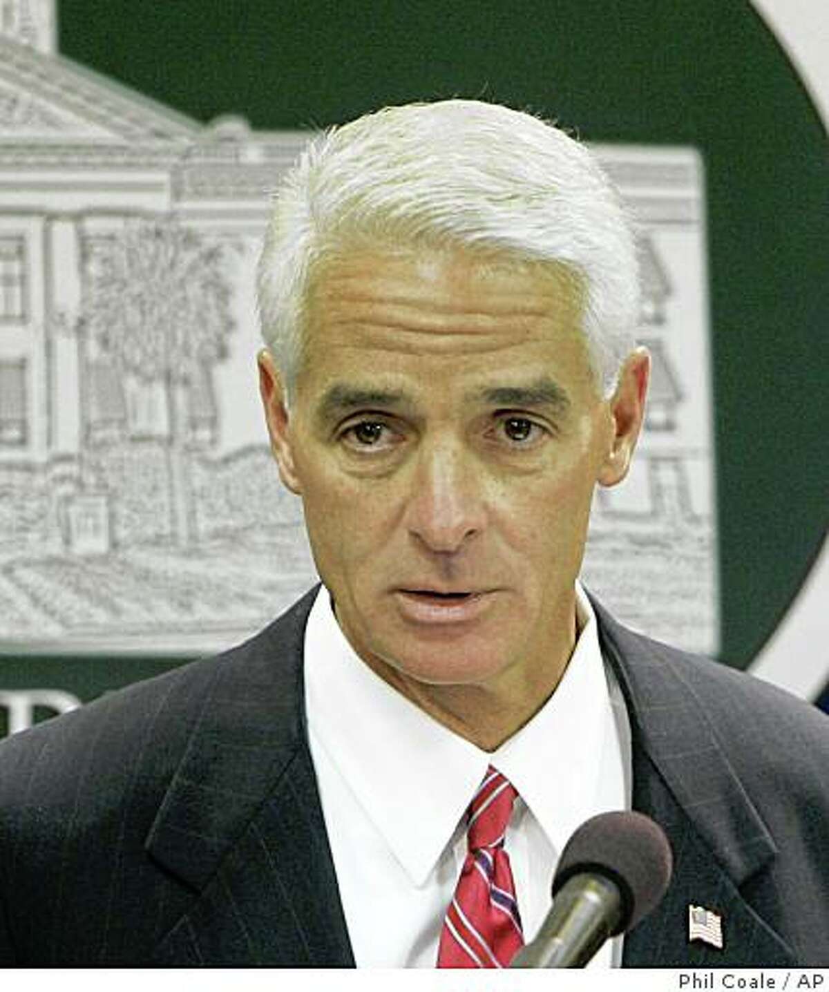 Gov. Charlie Crist announces at a news conference that he will run for the U. S. Senate and will not seek another term as Governor, Tuesday, May 12, 2009, in Tallahassee, Fla.(AP Photo/Phil Coale)