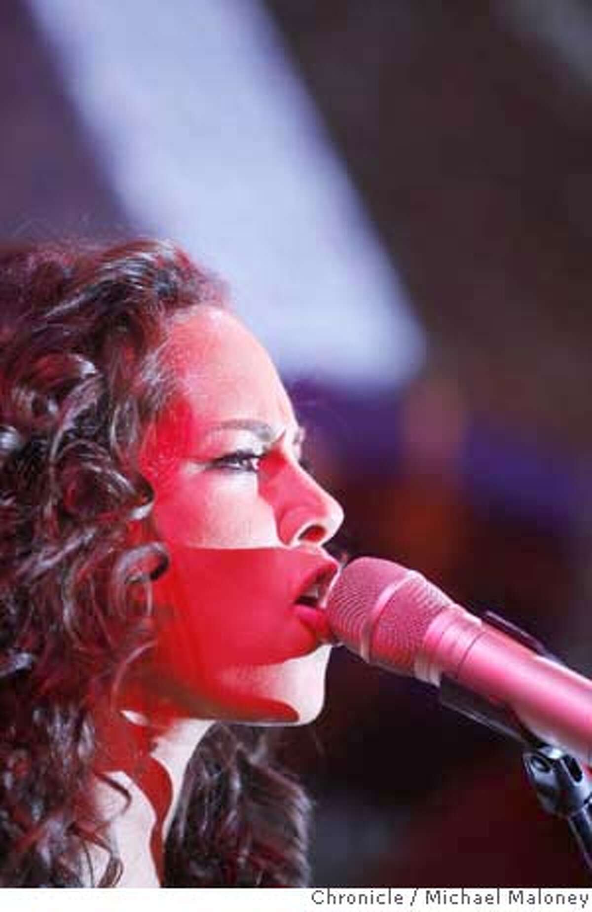 Alicia Keys lets fans in for a closeup but turns energy