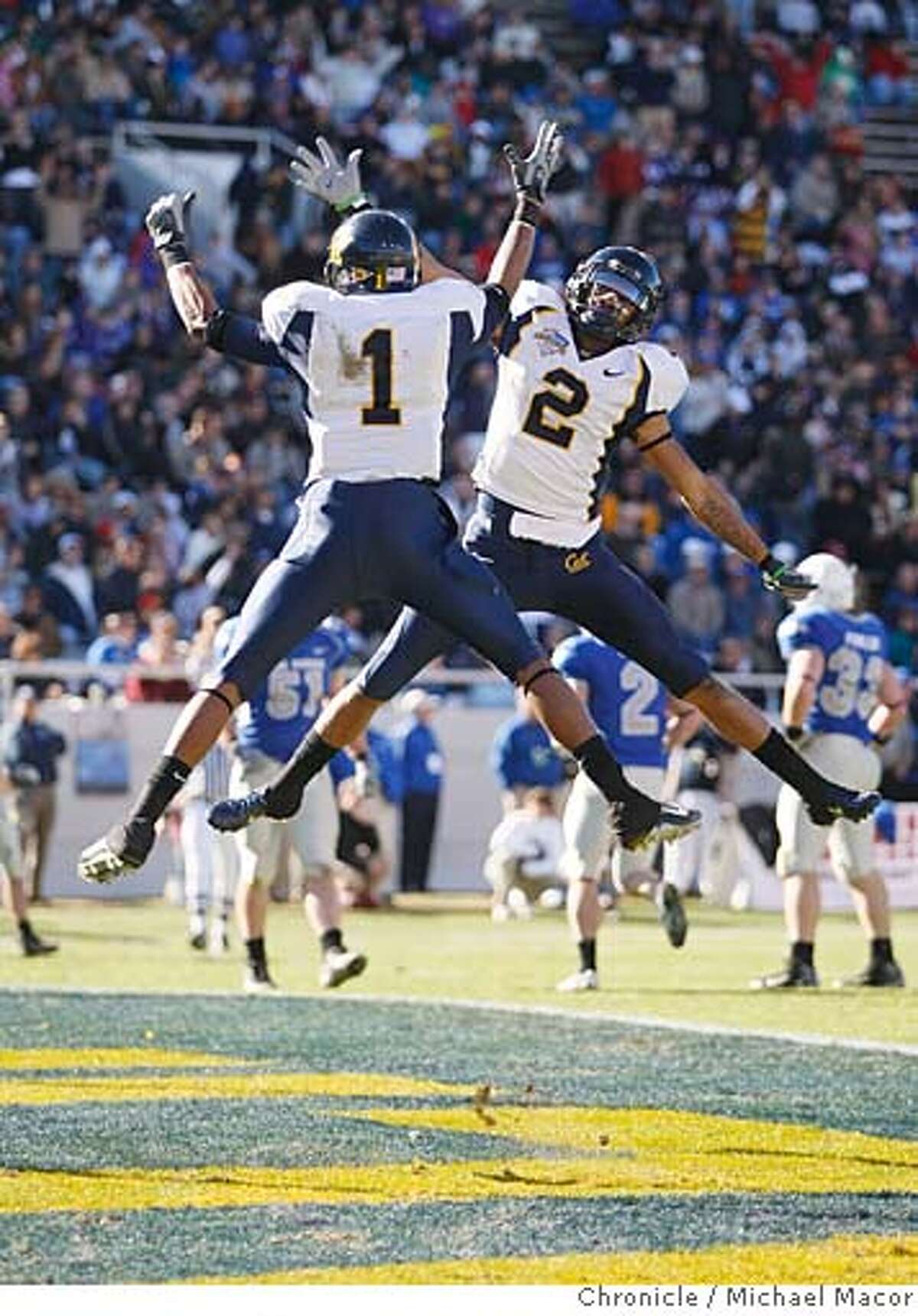 armedforcesbowl_481_mac.jpg California Golden Bear, DeSean Jackson (1) and California Golden Bear, Robert Jordan (2) celebrates Jordan's 18 yards touchdown pass to make it 21-24 Air Force in the 3rd quarter. NCAA Football, the Bell Helicopter Armed Forces bowl, California Golden Bears take on the Air Force Falcons at Amon Carter Stadium, Fort Worth, Texas. Photo by: Michael Macor / The Chronicle Taken on 12/31/07, in Fort Worth, TX, USA