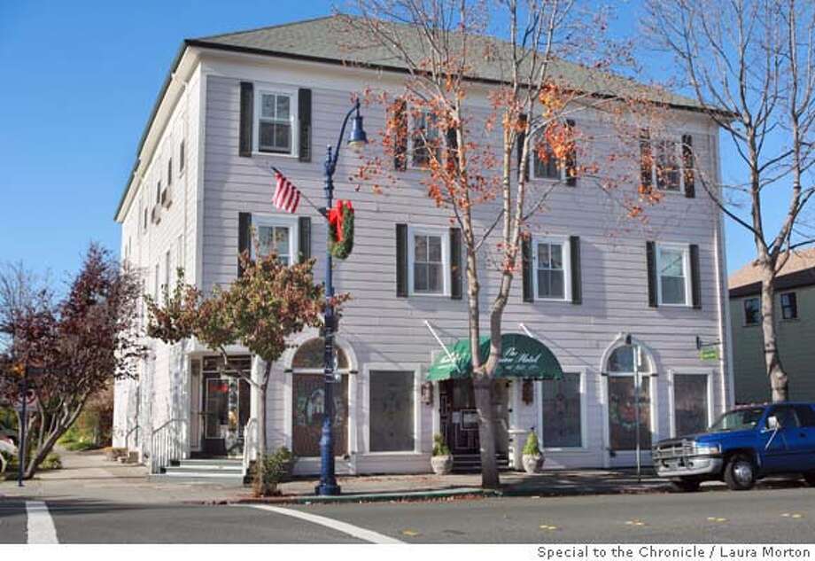 The Union Hotel Sfgate Hotel13 0341 Lkm Jpg The Union Hotel Located At 401 First St In Benicia