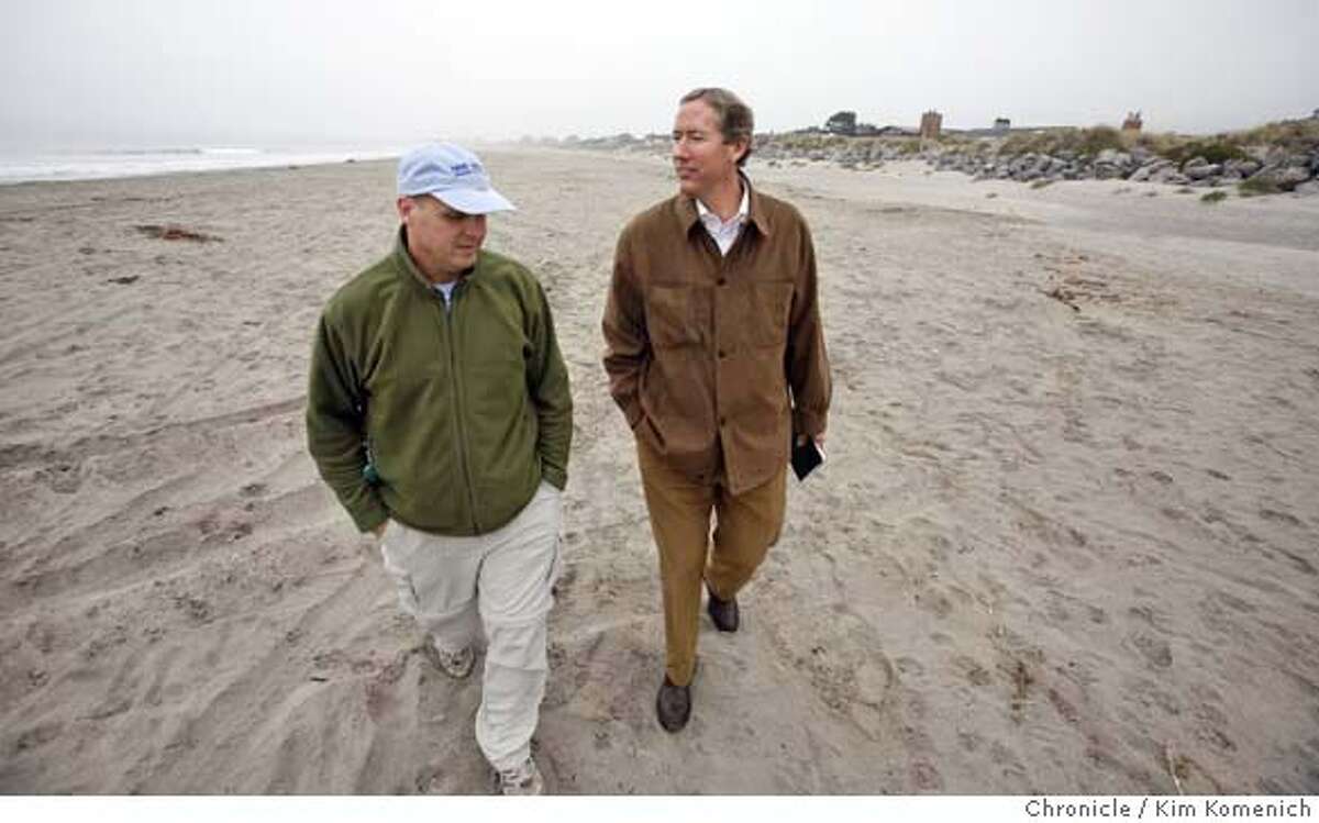 SEADRIFT_037_KK.JPG Doug Rigg of Mill Valley (L) was kicked off the beach after he put his towel down in an area adjacent to the exclusive Seadrift development in Stinson Beach (pictured). Dr. Kirk Boyd of the U.C. Berkeley School of Law (R) sees Rigg's encounter as a violation of the state's coastal access laws. Photo by Kim Komenich/The Chronicle **Kirk Boyd, Doug Rigg Ran on: 11-27-2007 Doug Rigg (left) talks with Kirk Boyd of the U.C. Berkeley School of Law. Boyd believes Rigg was illegally escorted off the beach.