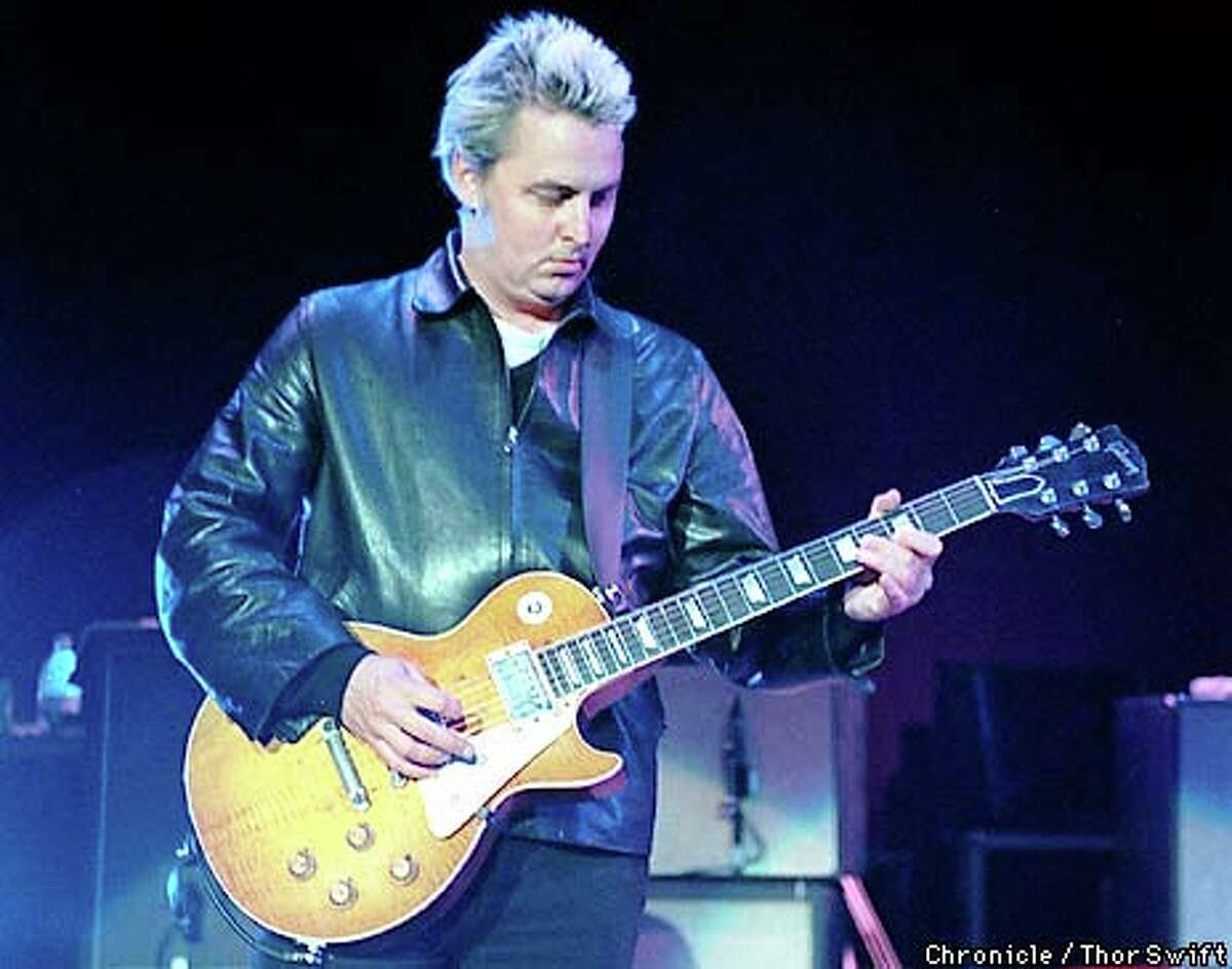 Pearl Jam Treats Its Fans Right On Halloween / No tricks, just a great