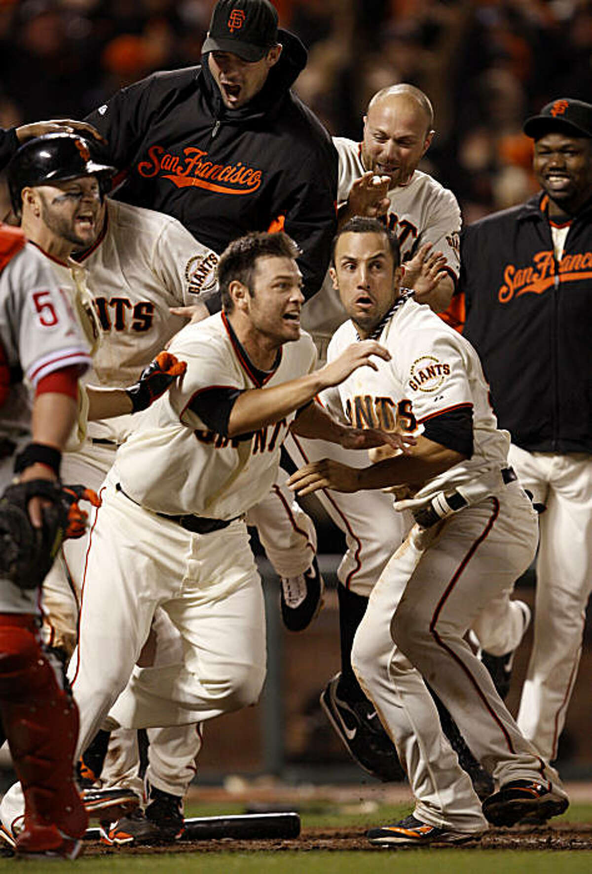 SF Giants' Freddy Sanchez keeps fast-paced ritual