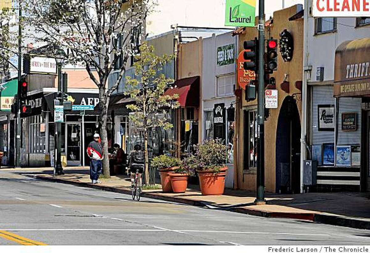 MacArthur Boulevard, Oakland