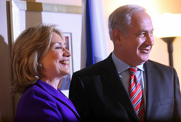 Hillary Clinton works to save Mideast peace talks