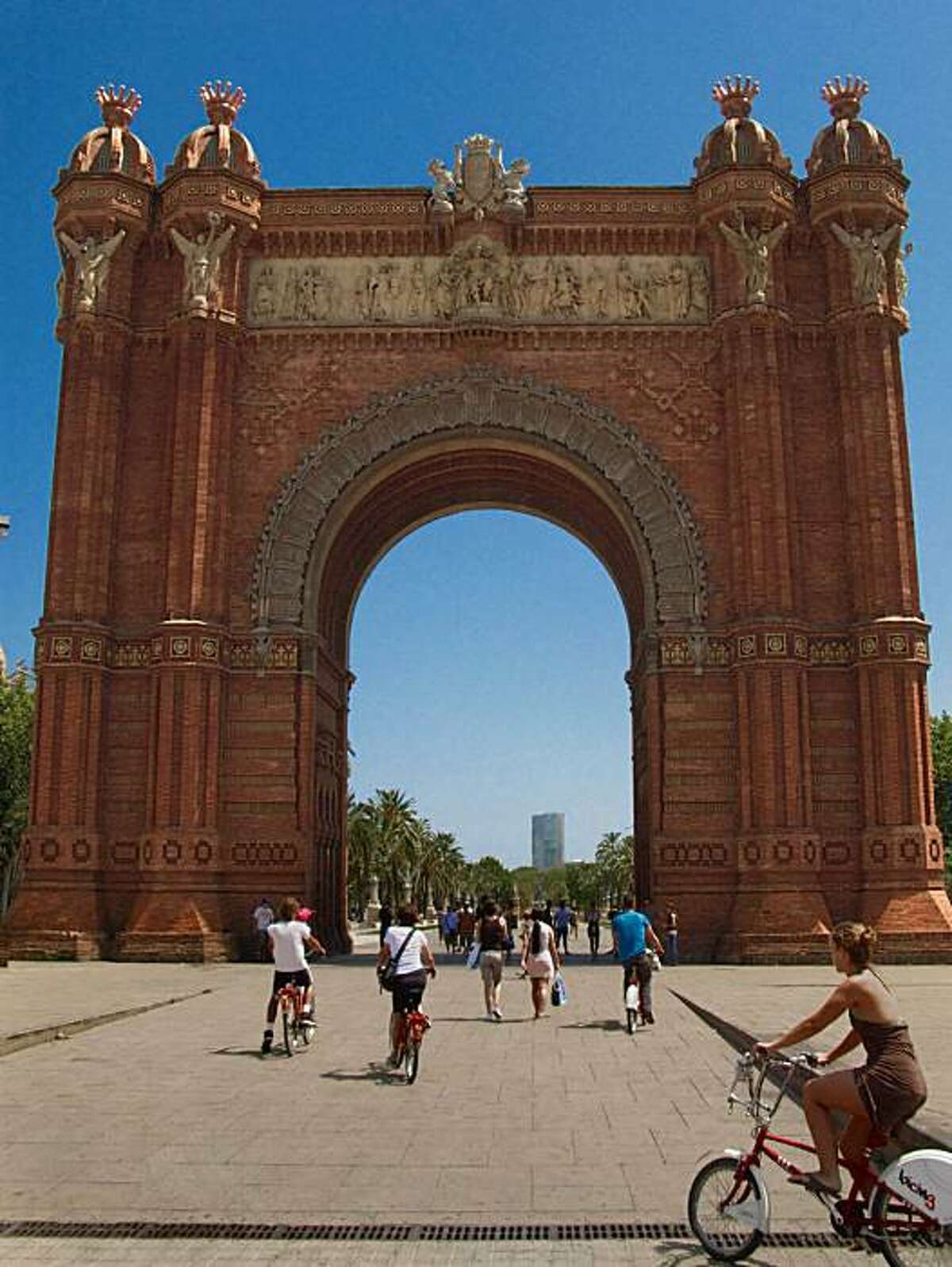 Arc de Triomphe at the entrance to Parc de la Cuitadella in Barcelona, Spain.