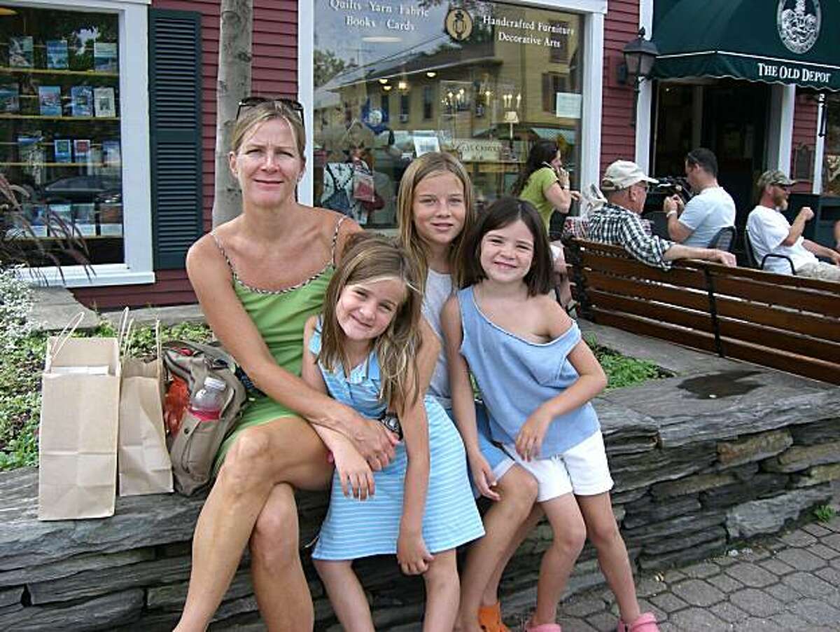 Author Kelly Valen with her daughters, (L to R) Sloane, Tiggy and Daphne.