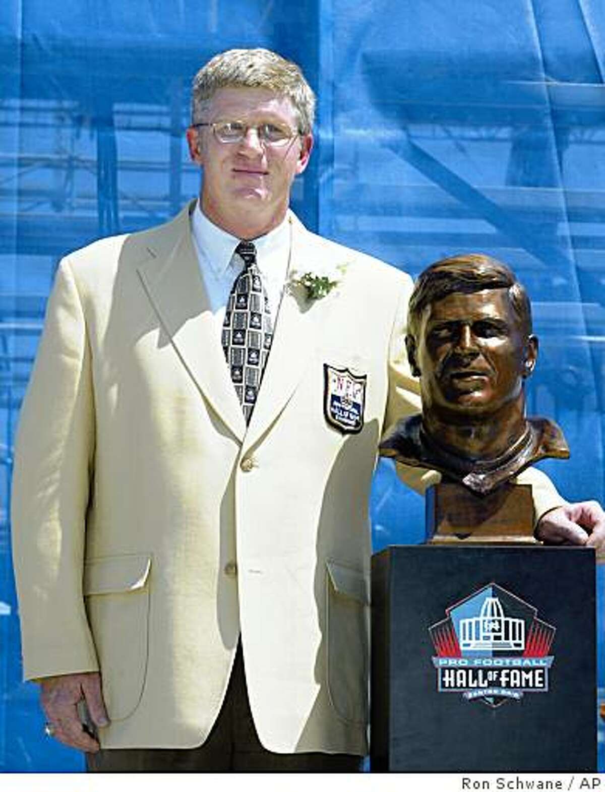 Former Oakland Raiders great Dave Casper poses with his bust after enshrinement into the Pro Football Hall of Fame in Canton, Ohio, Saturday, Aug. 3, 2002. (AP Photo/Ron Schwane)