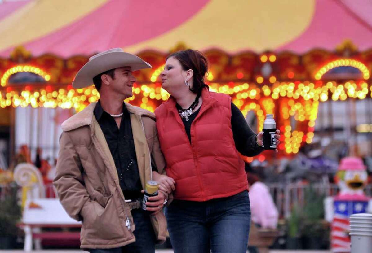 Caption: SLUG: RODEO ROMANCE-Photo Request56438-Feb. 10, 2012-Sam and Heather Graves enjoy a romantic moment while attending the San Antonio Stock Show and Rodeo Feb. 9. Robin Jerstad / For the San Antonio Express-News