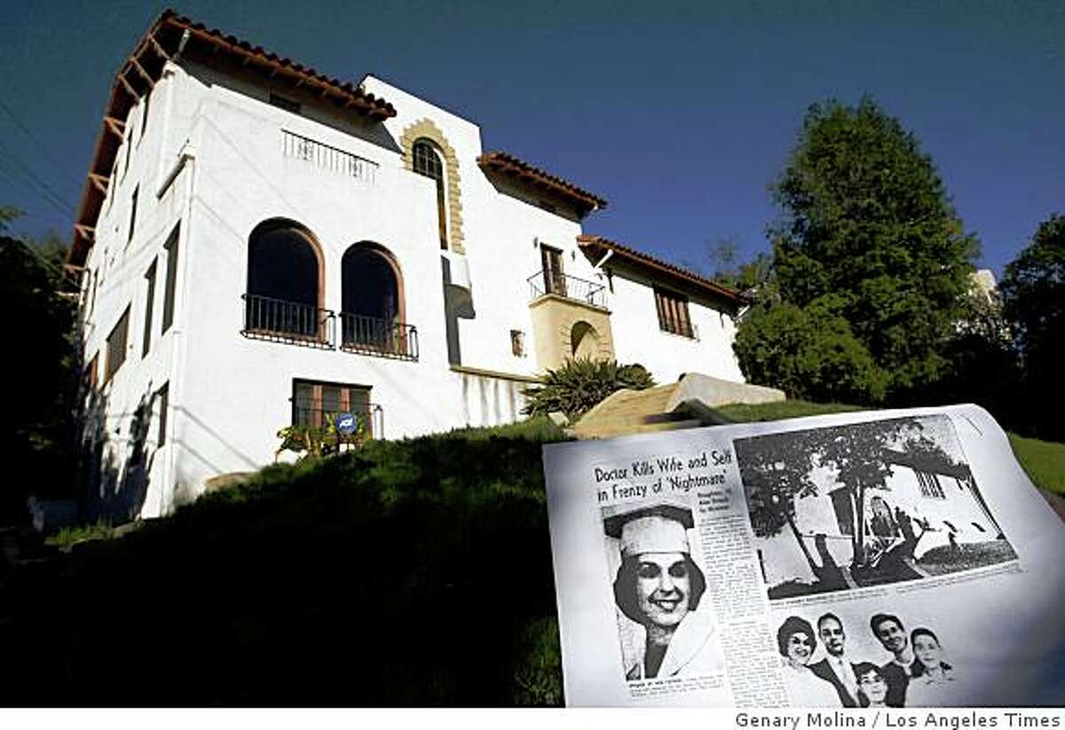 MANSION KILLER: The hilltop mansion, in the Los Feliz community of Los Angeles, where Dr. Harold Perelson killed his wife and then himself in 1959. It has sat vacant ever since. Illustrates MANSION-KILLER (category a) by Bob Pool (c) 2009, Los Angeles Times. Moved Friday, Feb. 6, 2009. (MUST CREDIT: Los Angeles Times photo by Genaro Molina.) The hilltop mansion, in the Los Feliz community of Los Angeles, where Dr. Harold Perelson killed his wife and then himself in 1959. It has sat vacant ever since. Illustrates MANSION-KILLER (category a) by Bob Pool (c) 2009, Los Angeles Times. Moved Friday, Feb. 6, 2009. (MUST CREDIT: Los Angeles Times photo by Genaro Molina.)