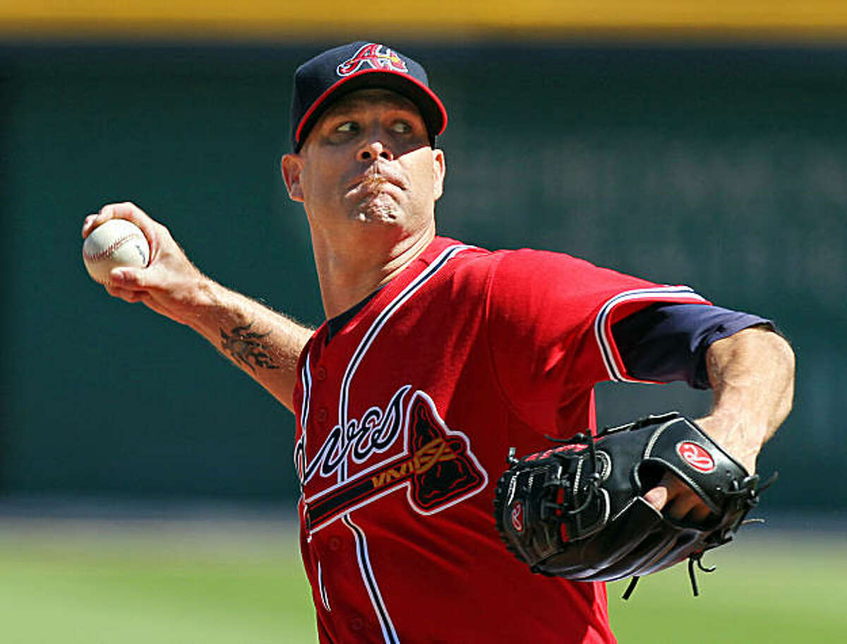 Atlanta Braves pitcher Tim Hudson delivers a pitch against the Philadelphia Phillies during 1st-inning action at Turner Field in Atlanta, Georgia, on Sunday, October 3, 2010. The Braves won, 8-7. (Curtis Compton/Atlanta Journal-Constitution/MCT)