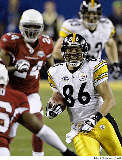 Arizona Cardinals quarterback Kurt Warner argues with a referee as Arizona  Cardinals wide receiver Larry Fitzgerald looks on in the third quarter  against the Pittsburgh Steelers at Super Bowl XLIII at Raymond