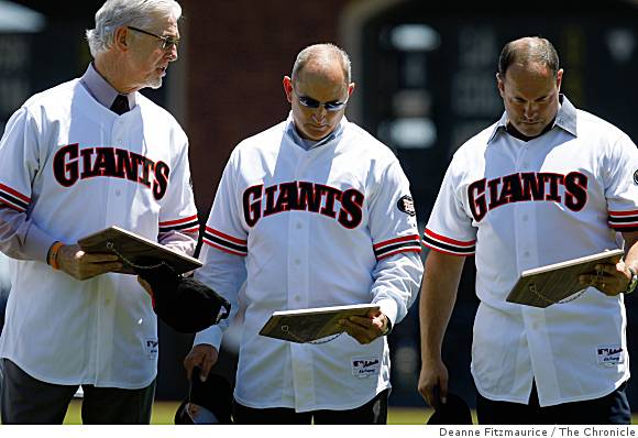 Former San Francisco Giants' Jeffrey Leonard, left, Will Clark, center, and  Robby Thompson take the field as part of a tribute to the Giants 1987 team  before the baseball game against the