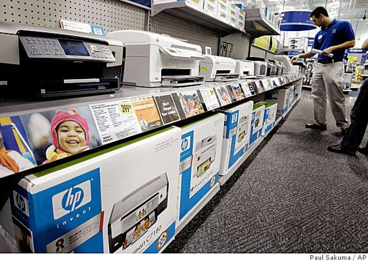 Hewlett Packard printers are on display at a Best Buy store in Mountain View, Calif., Saturday, Feb. 17, 2007. Hewlett-Packard Co. is scheduled to report its first quarter results after financial markets close, Tuesday, Feb. 20, 2007. (AP Photo/Paul Sakuma)Ran on: 02-21-2007