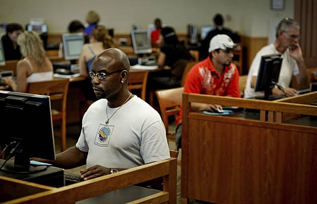 Libraries branch out into job-hunting centers
