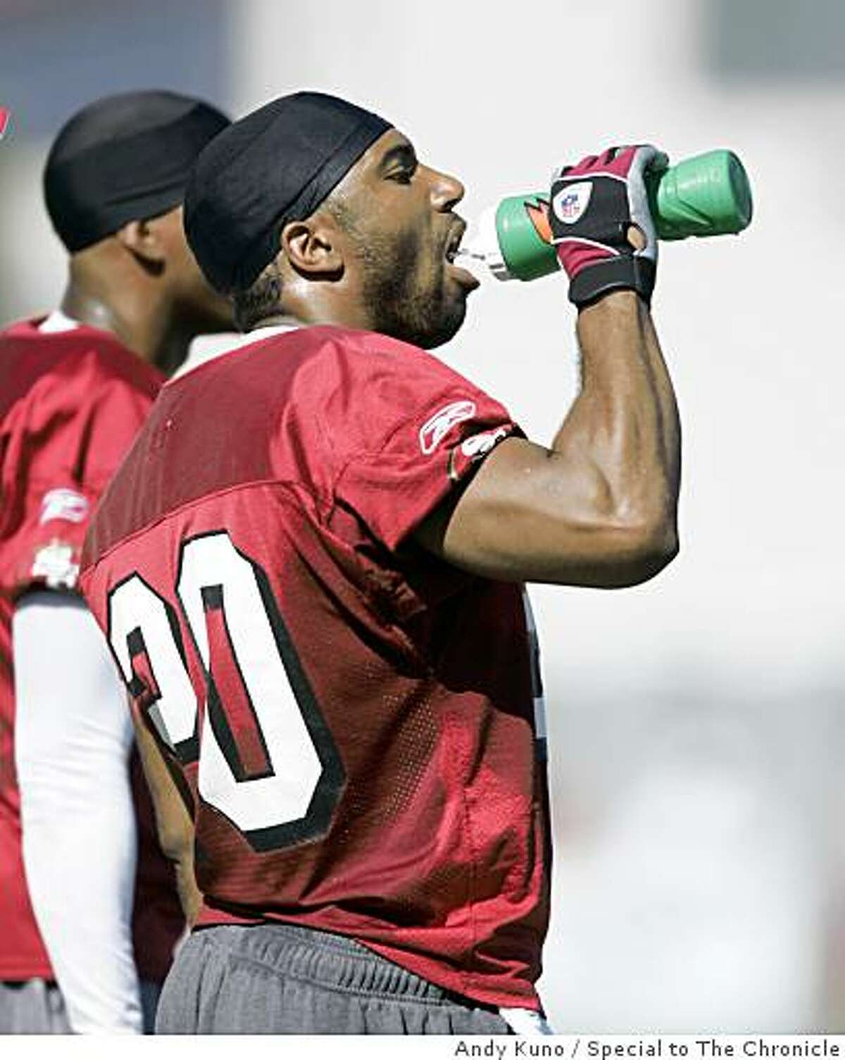 San Francisco 49ers cornerback Allen Rossum re-hydrates on the sidelines during training camp Saturday July 26, 2008 in San Clara, Calif. Photo by Andy Kuno / Special to the Chronicle