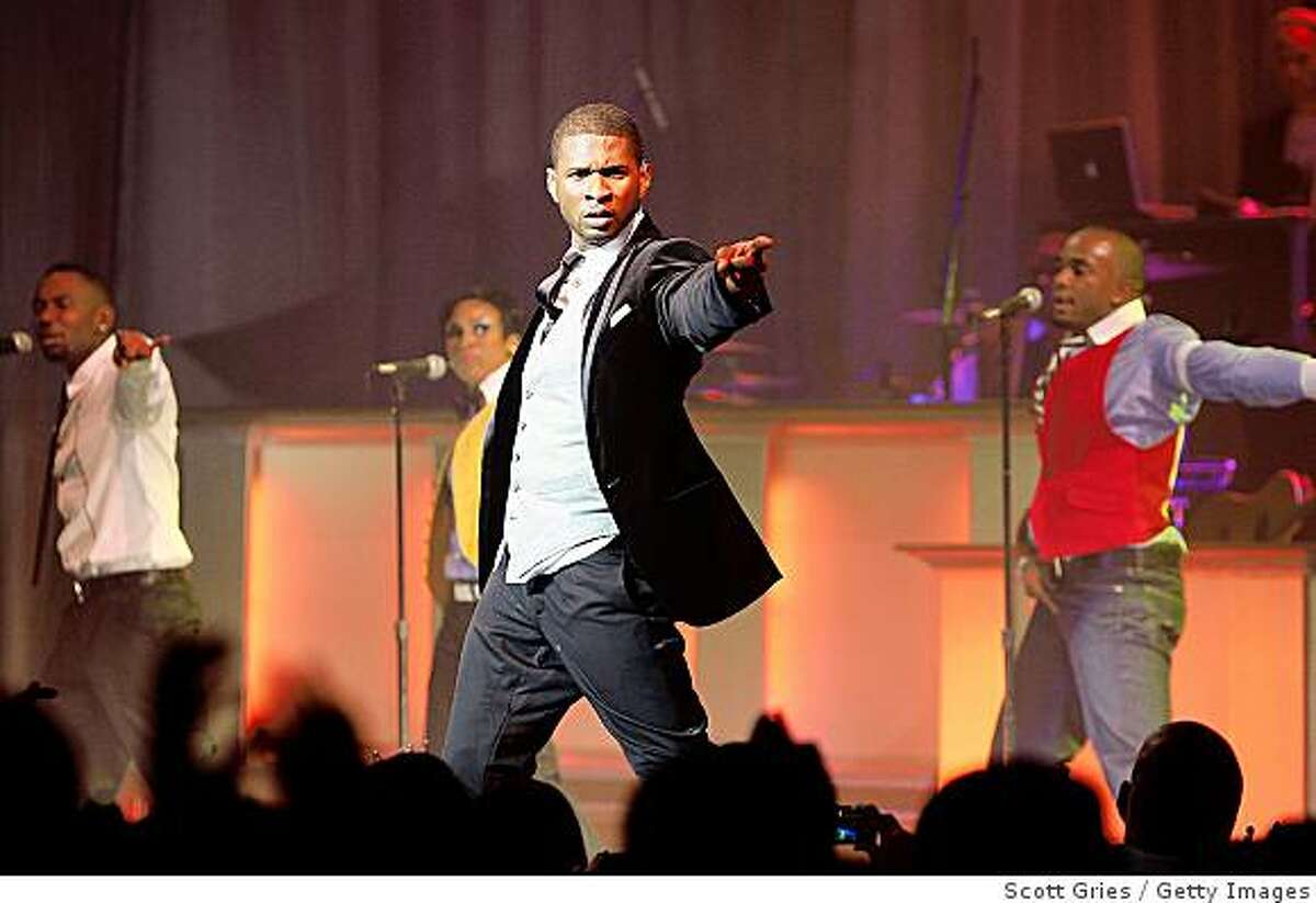 NEW YORK - NOVEMBER 03: Singer Usher performs during the "One Night Stand" tour at the Hammerstein Ballroom on November 3, 2008 in New York City. (Photo by Scott Gries/Getty Images)