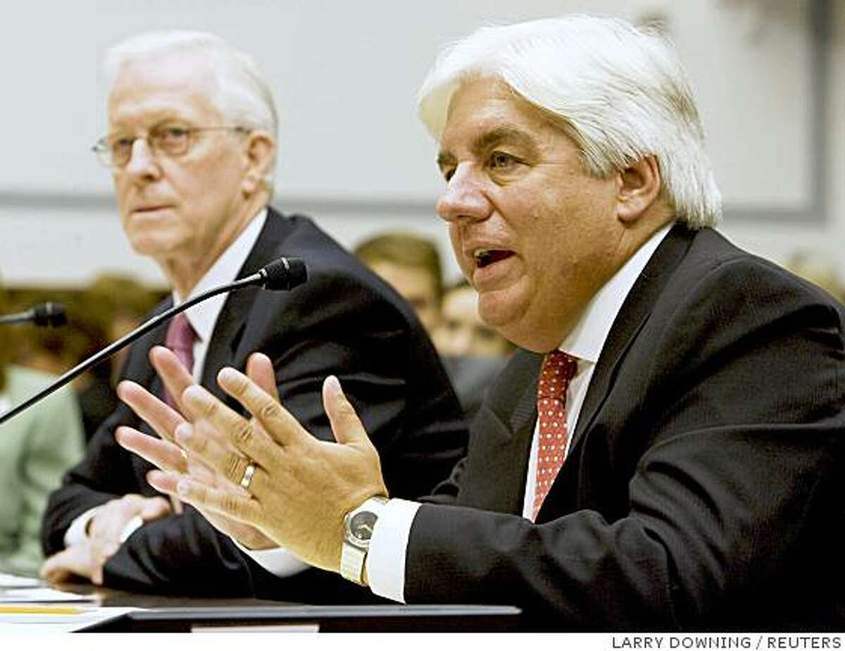 Former AIG CEOs, Robert Willumstad (L) and Martin Sullivan (R), testify at the U.S. House Oversight and Government Reform Committee hearing on the cause and effects of the AIG bailout on Capitol Hill, October 7, 2008. REUTERS/Larry Downing (UNITED STATES)