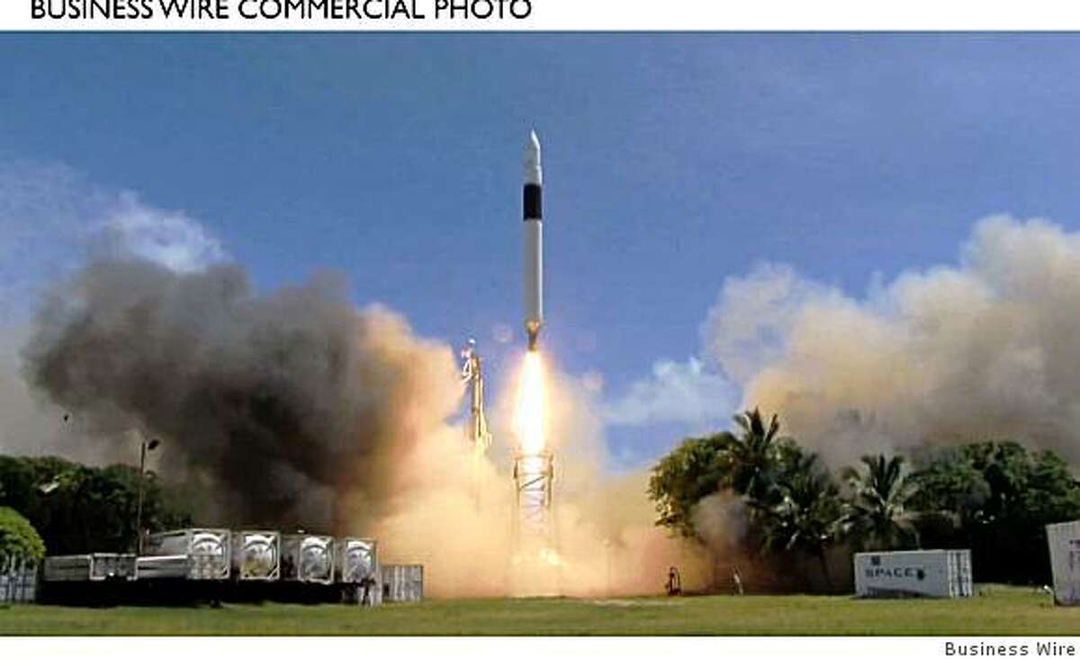 Launch of the SpaceX Falcon 1 Flight 4 vehicle from Omelek Island, in the Kwajalein Atoll, 2,500 miles southwest of Hawaii. Liftoff occurred on Sunday 28 September 2008, at 4:15 PM (PDT) / 23:15 (UTC). (Photo: Business Wire)