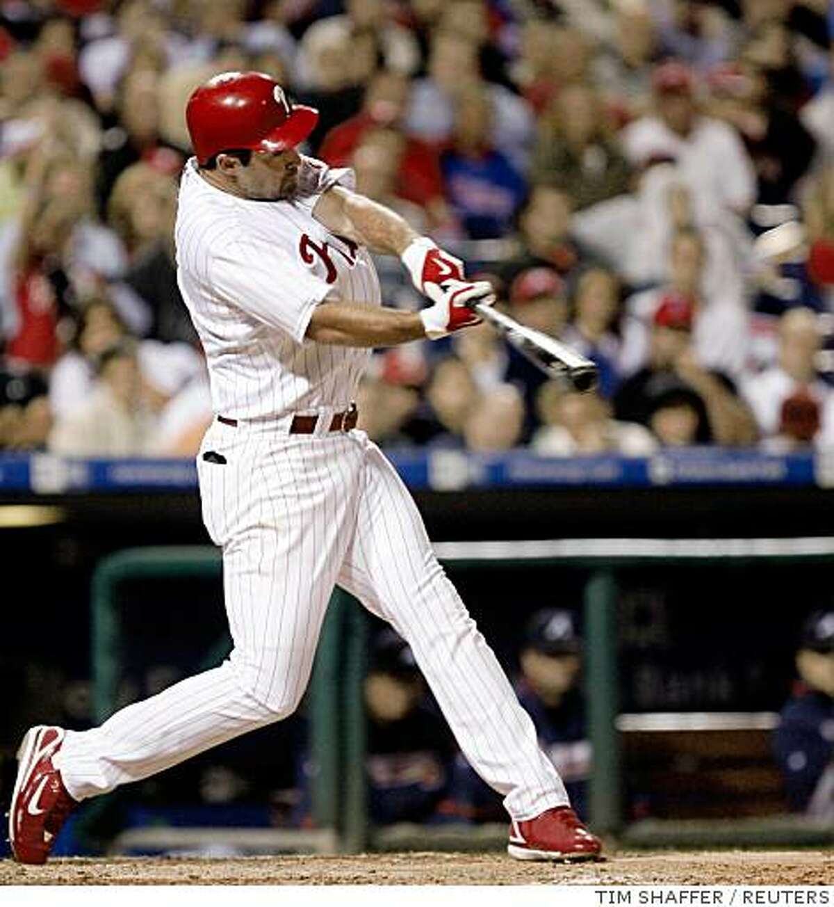 Burrell's home run wins it for the Phillies 