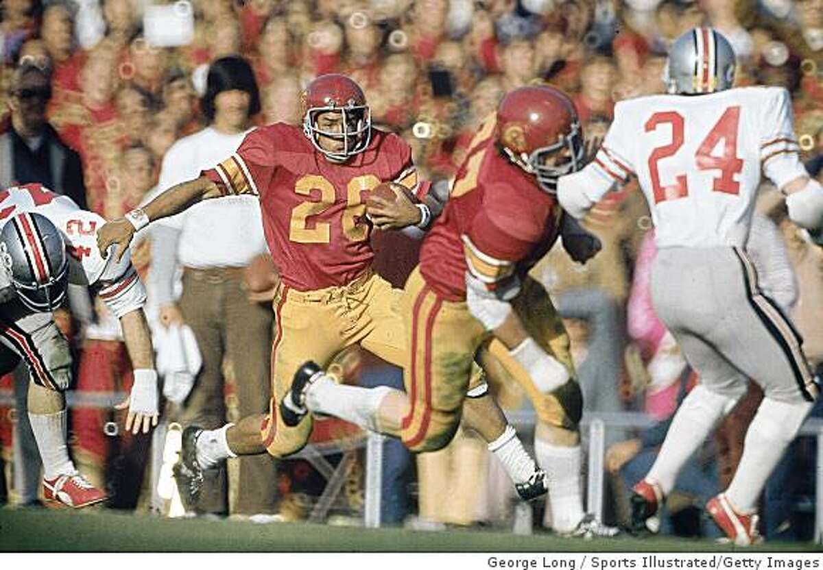 UNITED STATES - JANUARY 01: College Football: Rose Bowl, USC Anthony Davis (28) in action, rushing vs Michigan, Pasadena, CA 1/1/1973 (Photo by George Long/Sports Illustrated/Getty Images) (SetNumber: X17358 TK1 R26 F20)