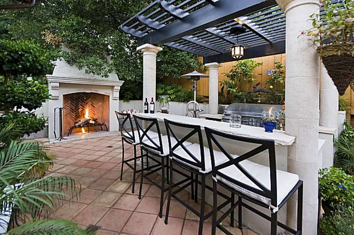 San Carlos home features 'entertainment casita'