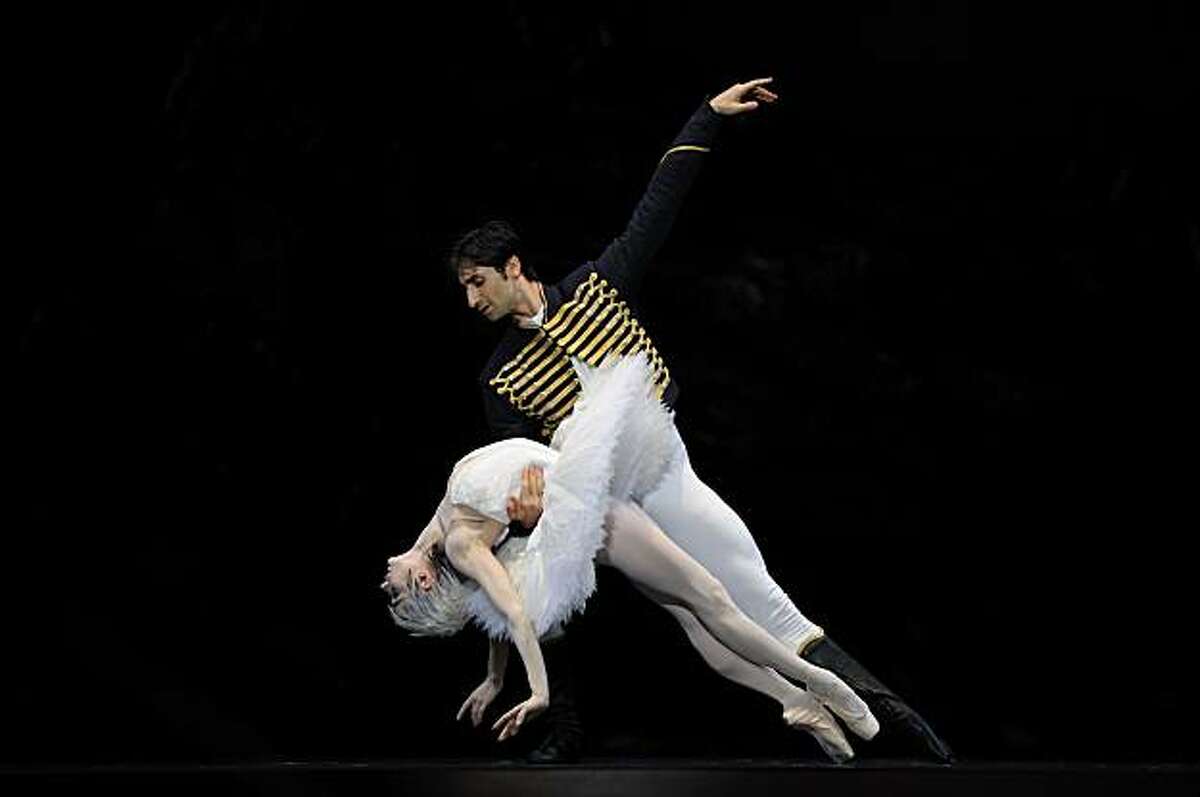 Maria Kochetkova and Davit Karapetyan in Helgi Tomasson's "Swan Lake." 2010 Repertory - Program 1 San Francisco Ballet in Tomasson's Swan Lake. (Â© Erik Tomasson)