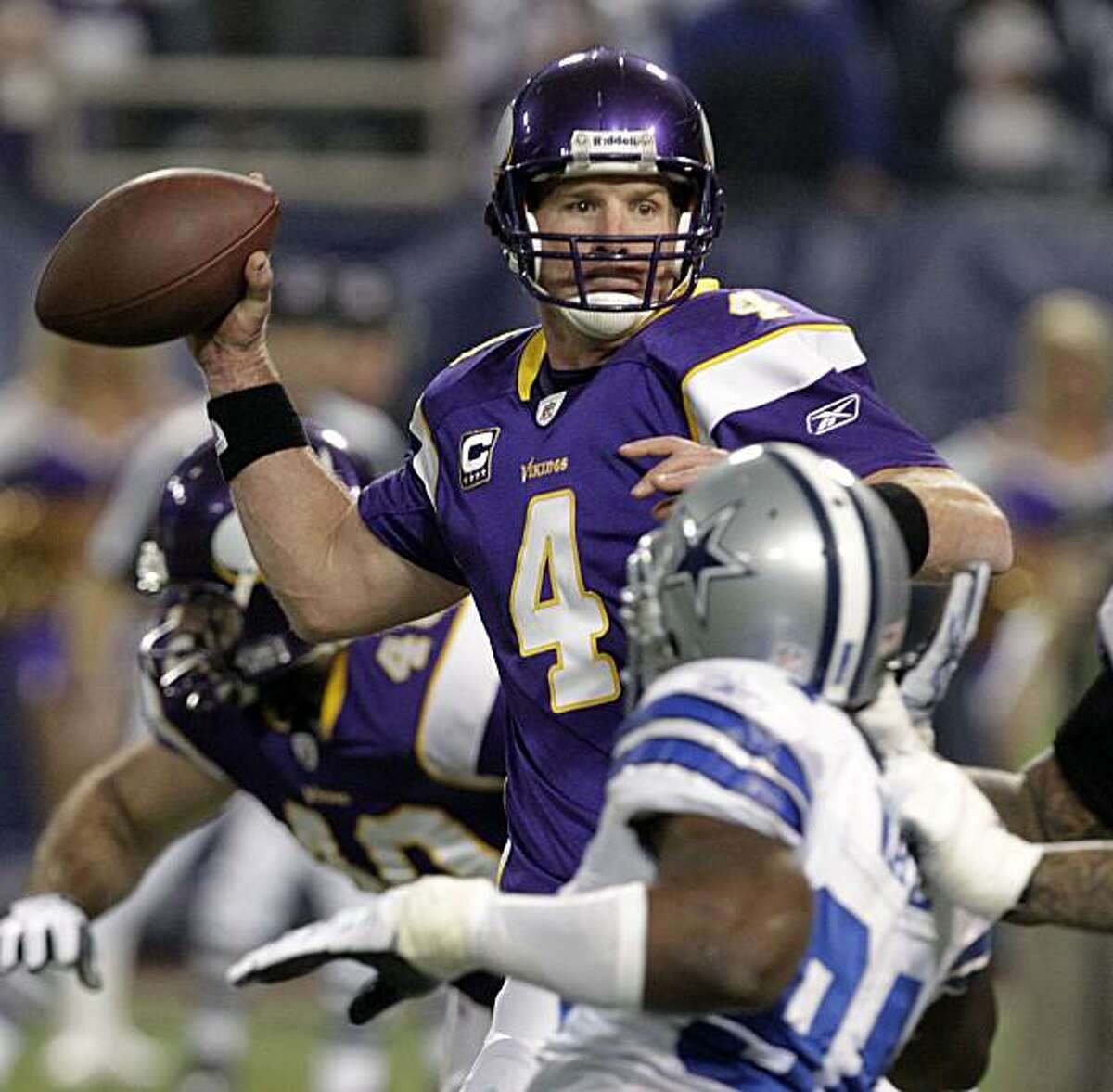 Late Turnovers Result in First Loss for Favre and Vikings - The