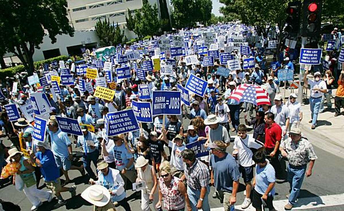 Thousands of farmers, farm workers and their supporters march to protest water shortages Wednesday, July 1, 2009 in Fresno, Calif. Protesters were hopeful a show of force would prompt an easing of federal regulations that have cut water supplies to the nation's most prolific growing region.(AP Photo/Gary Kazanjian)