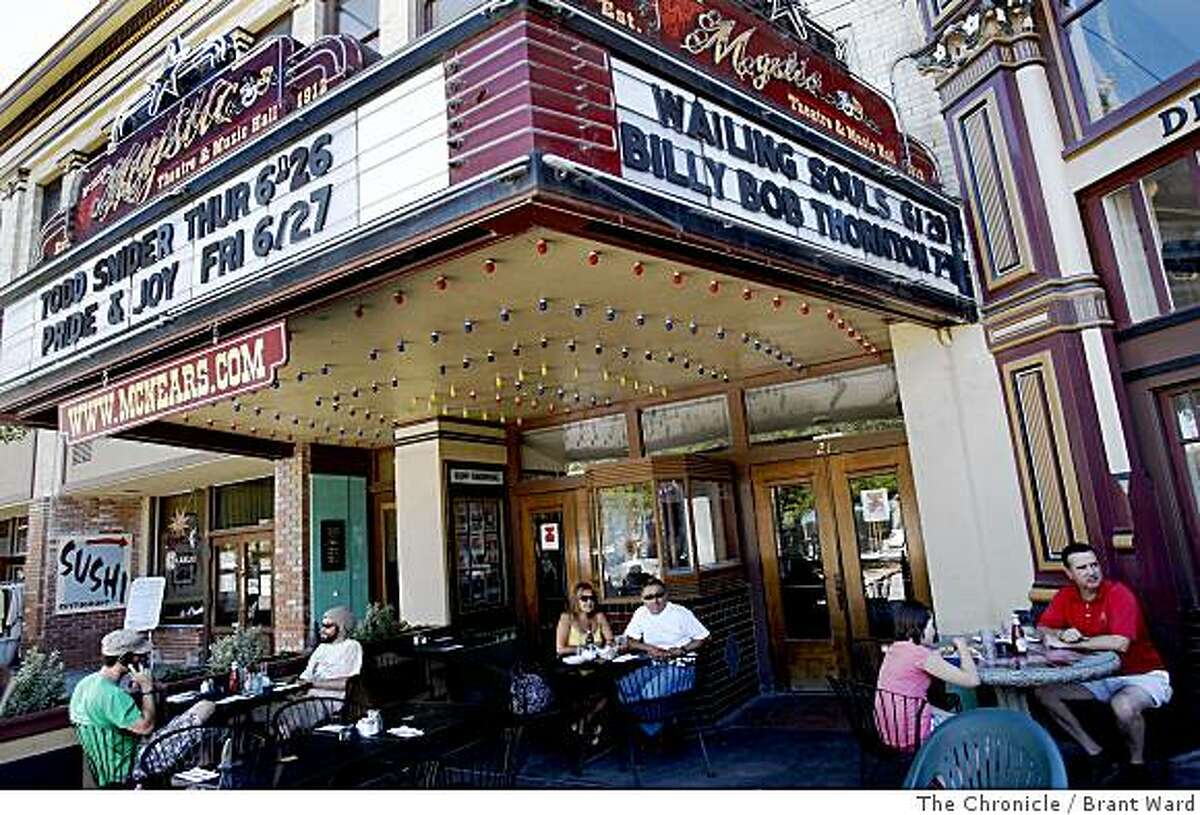 Street Date Petaluma Boulevard, Petaluma