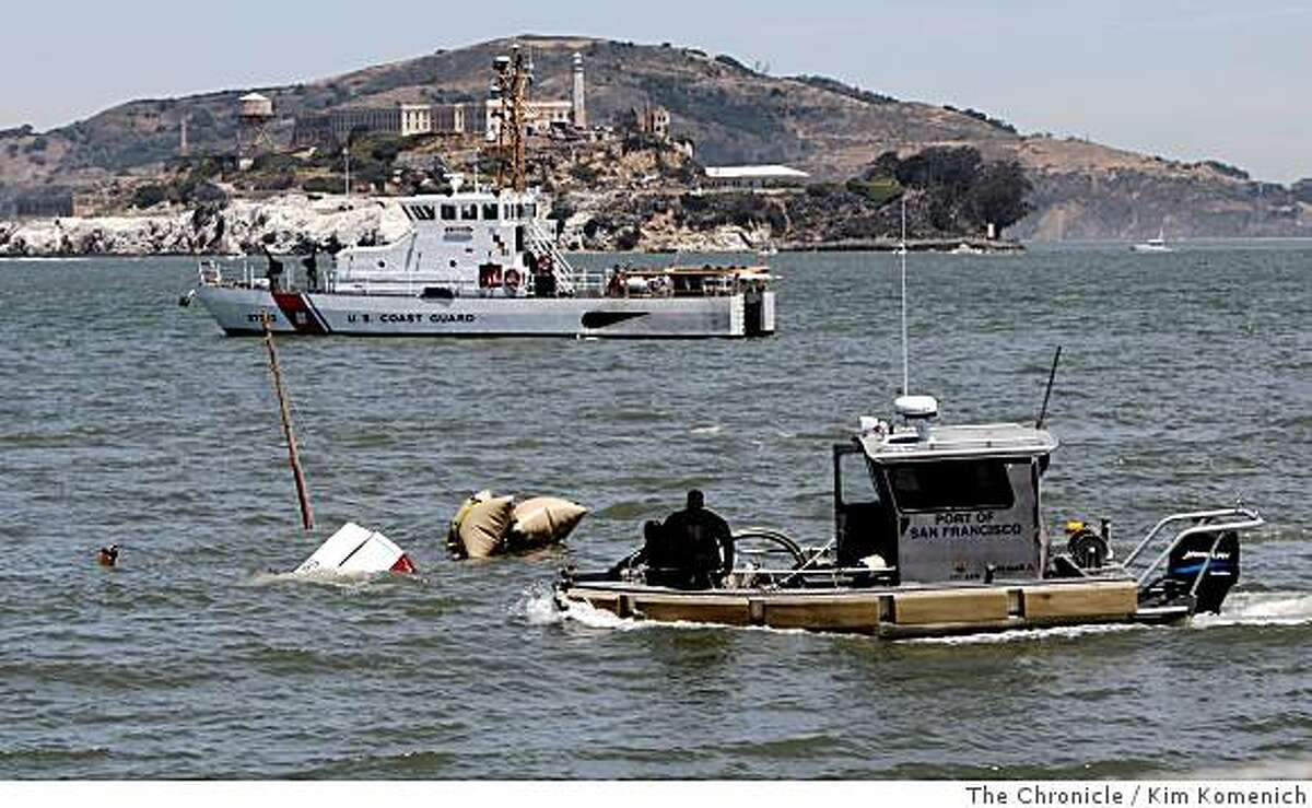 Crab boat capsizes, sinks near Pier 45