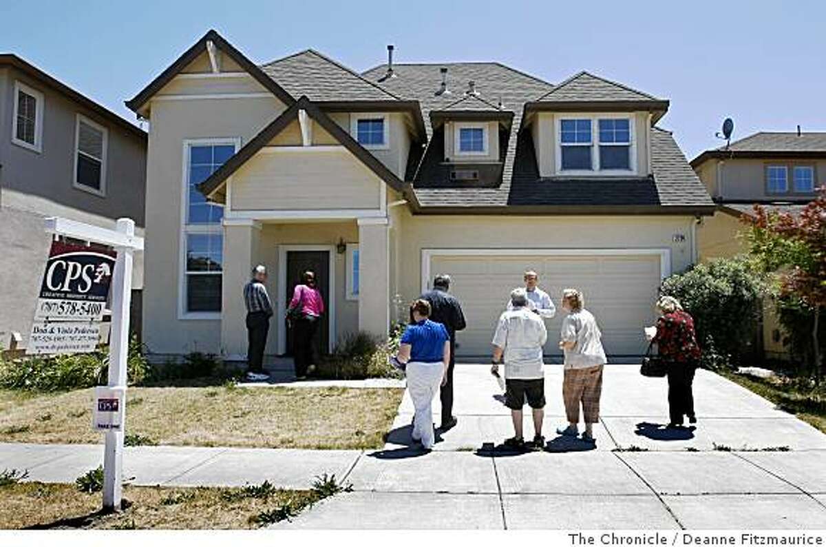 Want to buy foreclosed homes? Take a tour