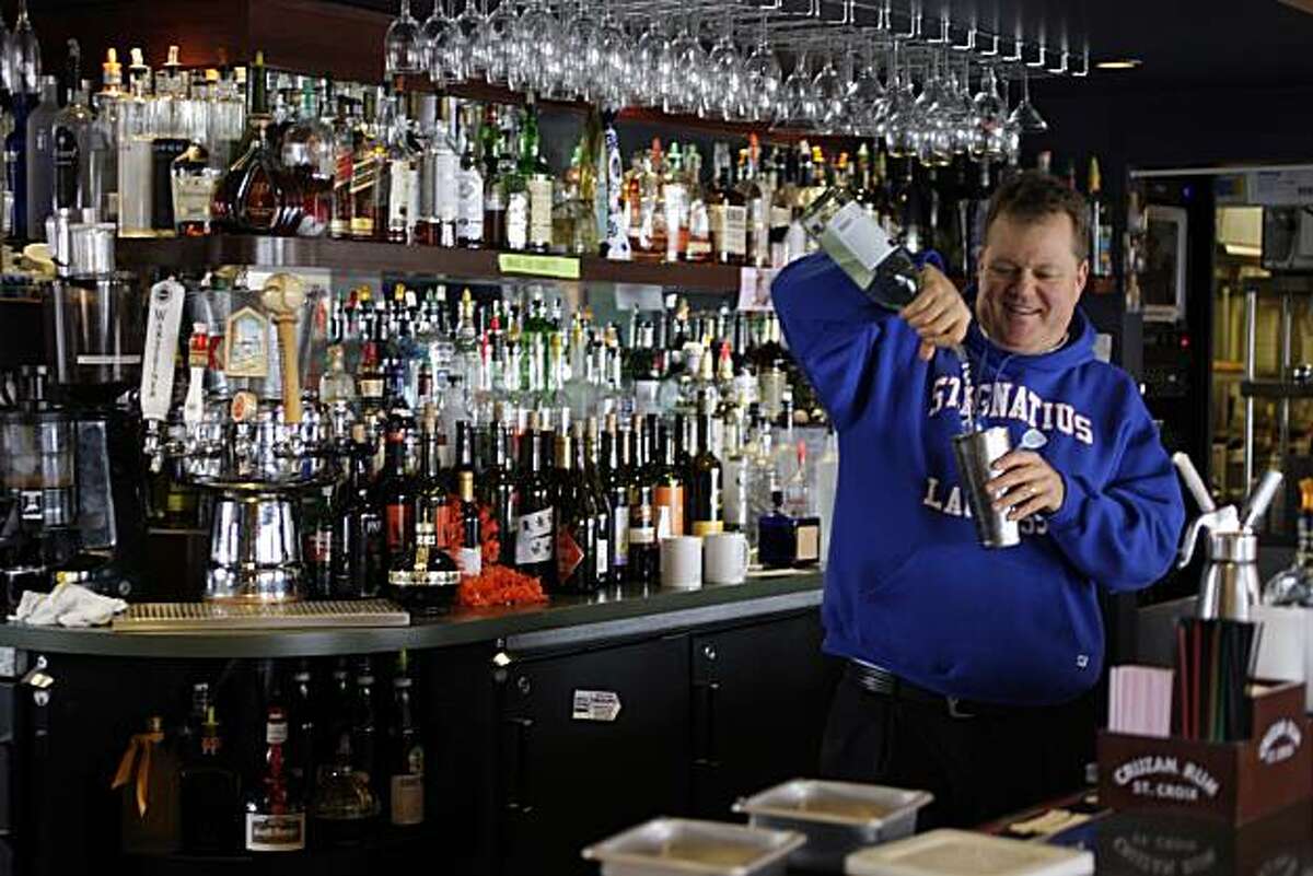 Hi Dive offers neighborhood bar feel on tap