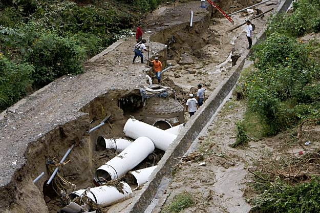 124 dead, dozens missing in El Salvador flooding