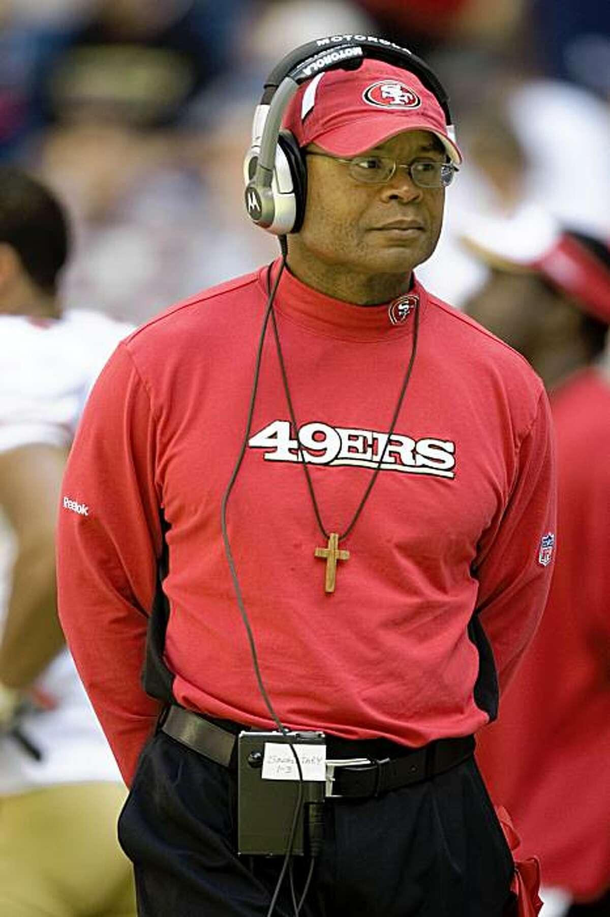 San Francisco 49ers head coach Mike Singletary paces the sidelines during the first half of an NFL football game against the Houston Texas at Reliant Stadium, Sunday, Oct. 25, 2009, in Houston. ( Smiley N. Pool / Chronicle )