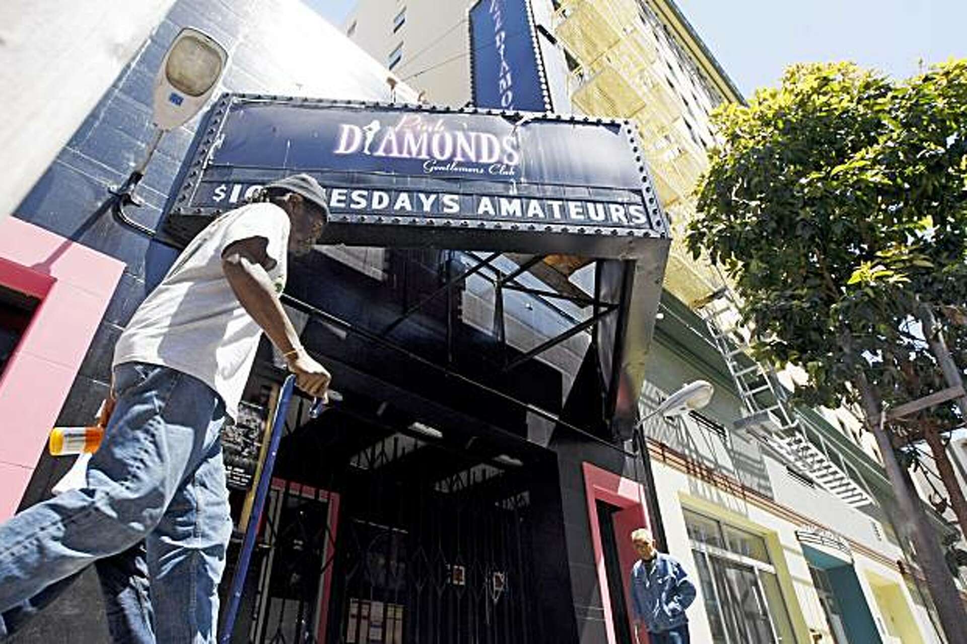 Tenderloin strip club shut down