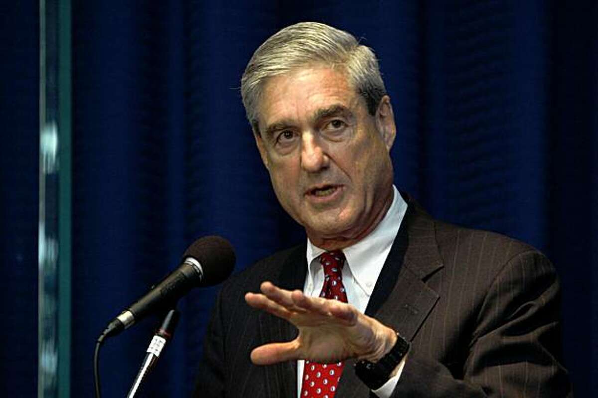FBI Director Robert Mueller speaks to the Commonwealth Club about cyber crime in San Francisco, Calif., on Wednesday, October 7, 2009.