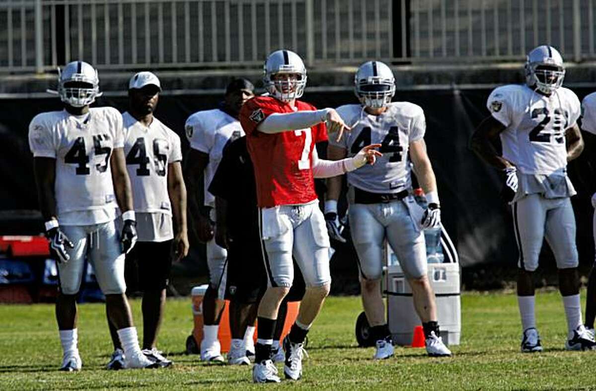 Oakland Raiders new quarterback Jeff Garcia passes to Todd Watkins during practice, Tuesday August 18, 2009, in Napa, Calif.